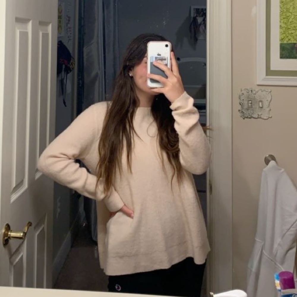 light pink Abercrombie and fitch sweater